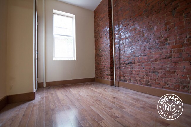 Building Photo - 853 Saint Johns Pl