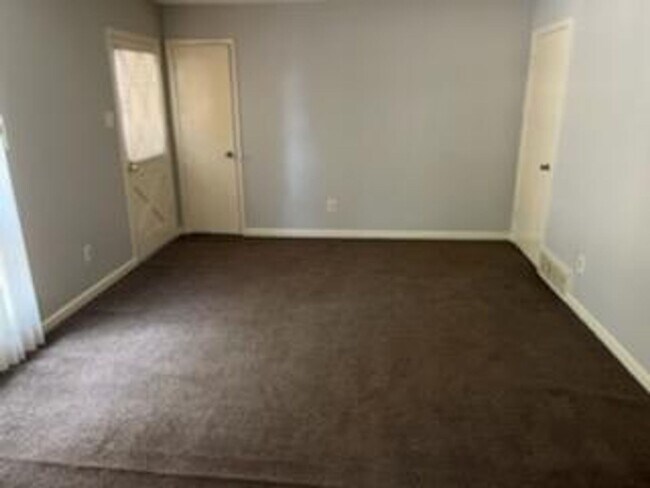 Foto del edificio - Available Now!