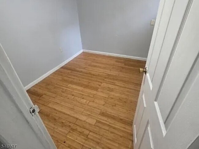 Photo - 588 S 10th St Apartment