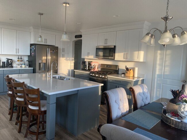 Foto del edificio - Lovely Home For Rent In Saratoga Springs, UT