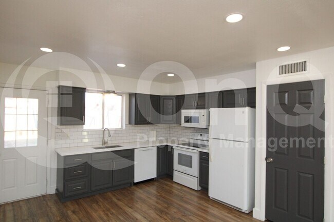 Foto del edificio - 3132 E Edgewood Ave