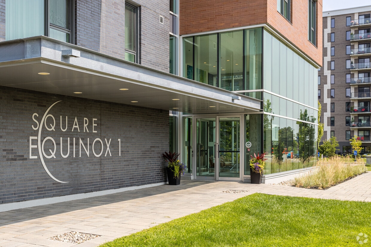 11 Gendron, PointeClaire, QC H9R 3J9 Apartments 11 Gendron Pointe