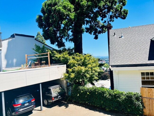 Building Photo - #81-SW Cedar Fourplex