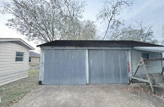 Building Photo - 2108 Horn Rd