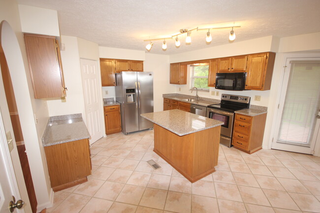 Kitchen - 105 Woodbine Dr