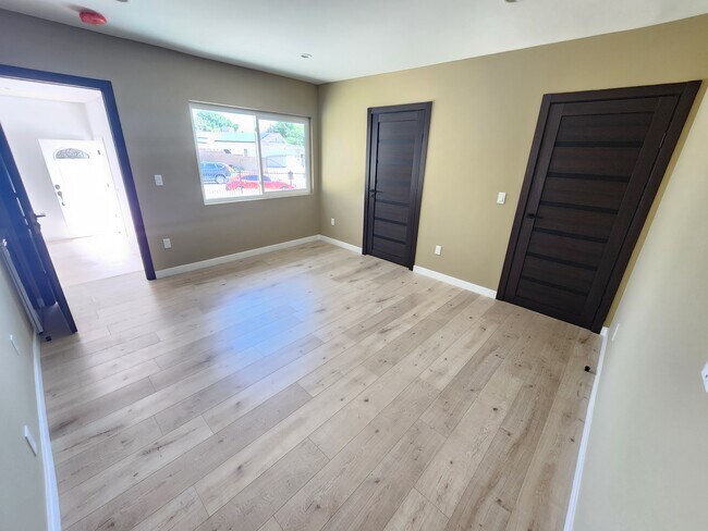 Foto del edificio - 8221 Alcove Ave