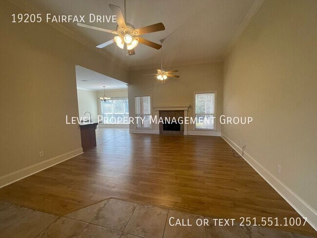 Foto del edificio - 19205 Fairfax Dr