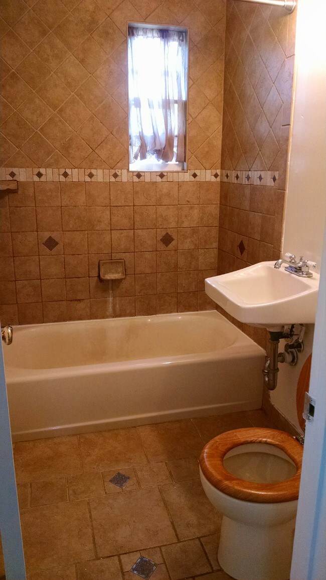 Building Photo - 2006 37th St SE