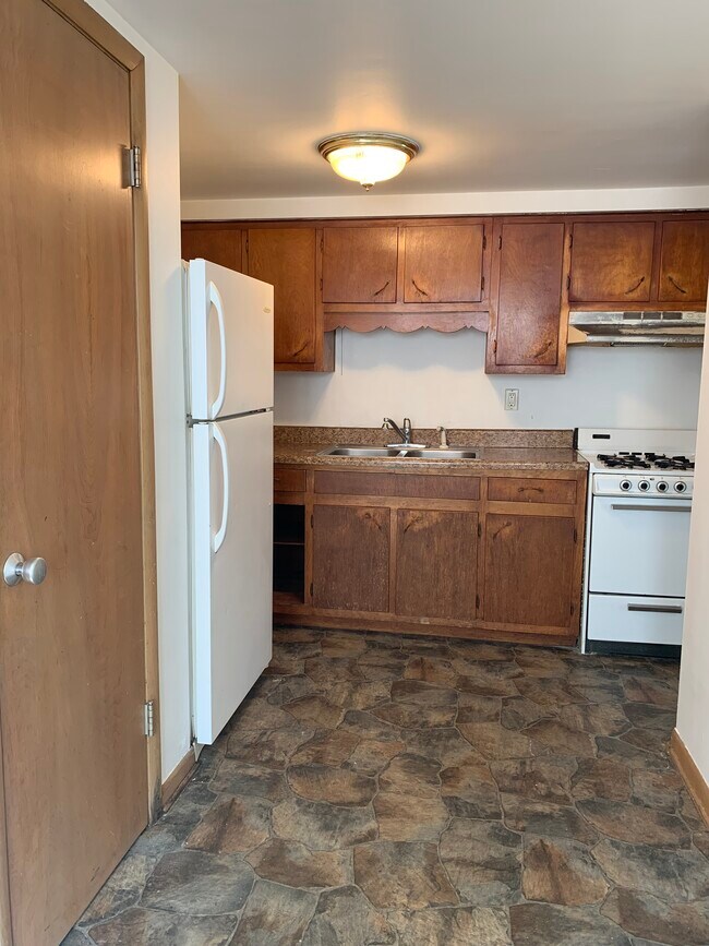 Building Photo - 2908 N Rockwood Dr