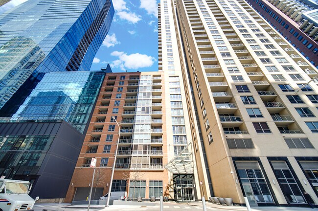 Foto del edificio - 420 E Waterside Dr