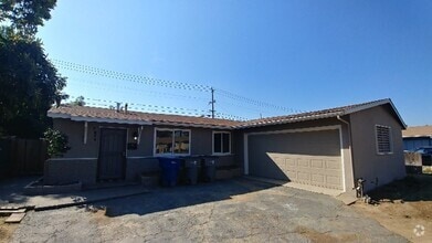 Building Photo - 2822 E Holland Ave