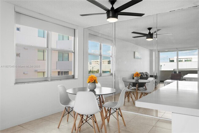 Foto del edificio - 9440 W Bay Harbor Dr