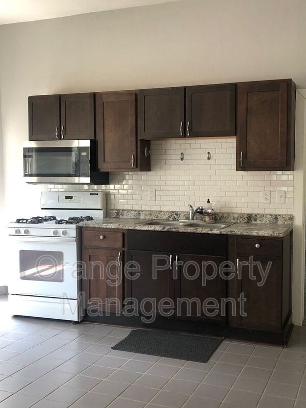 Building Photo - 1112 N 40th St