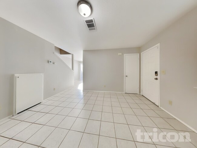 Building Photo - 1872 Little John Way