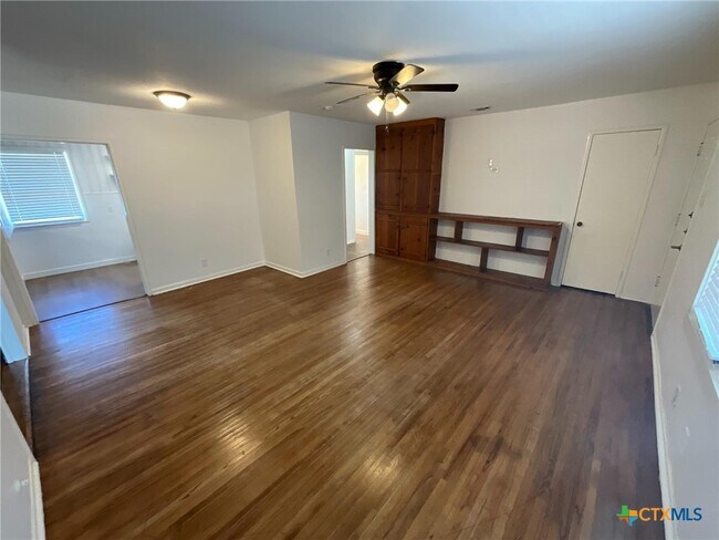 Foto del edificio - 1004 Lawndale Ave
