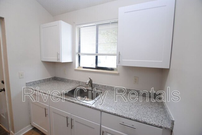 Building Photo - 2443 N Seabury Pl