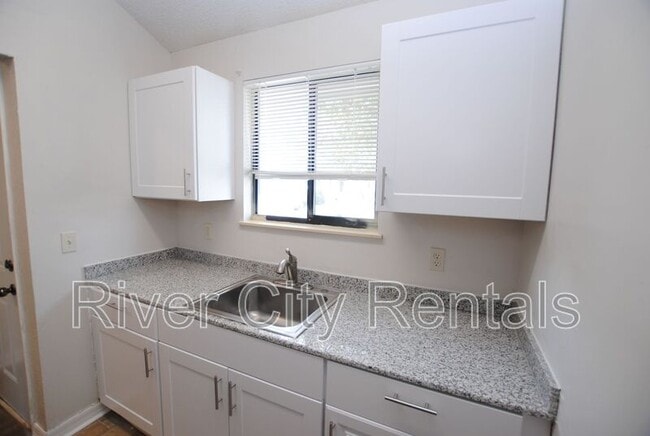 Foto del edificio - 2443 N Seabury Pl