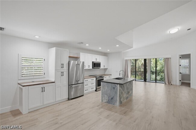 Foto del edificio - 27024 Adriana Cir