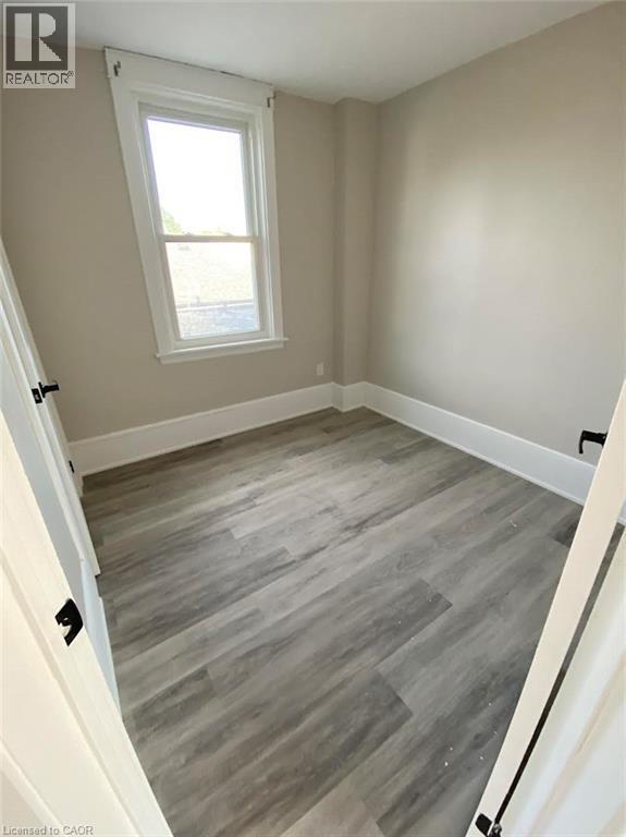 Photo du bâtiment - 193 Balmoral Ave N