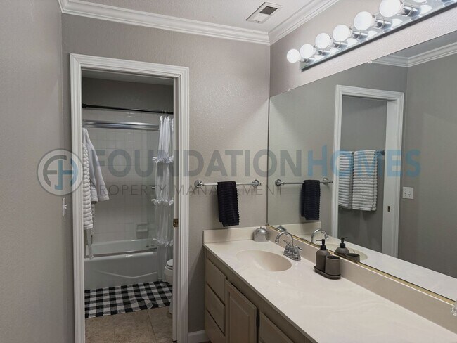Foto del edificio - Updated 2BD Condo at Partridge Knolls | Private Deck, Garage & Pool