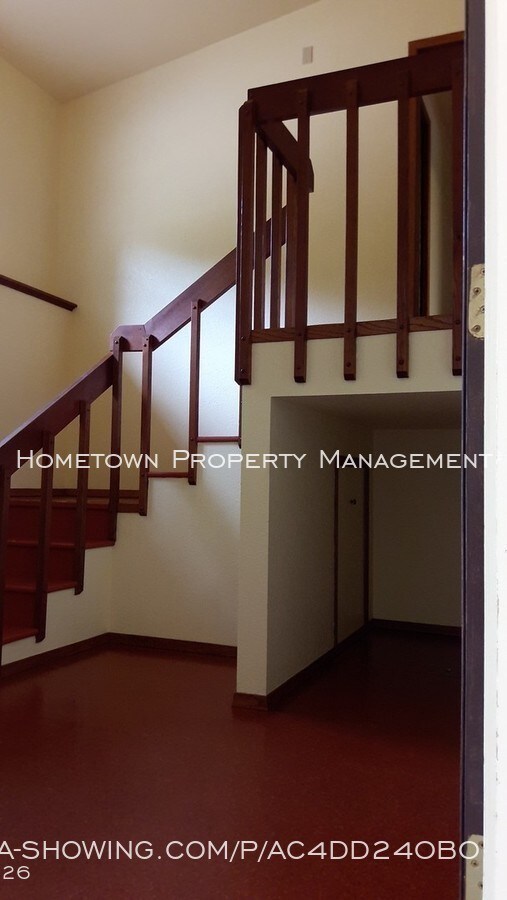 Building Photo - Large home on 3+ Acres in Olympia Schools!