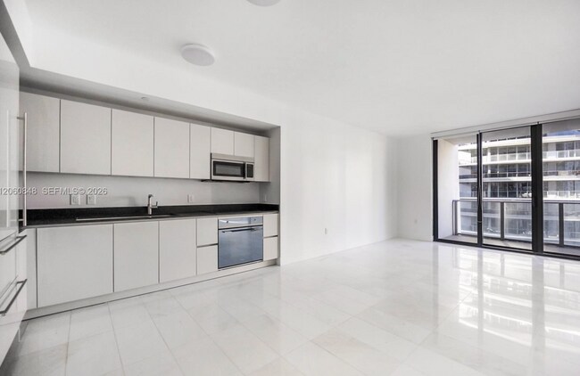 Building Photo - 1010 Brickell Ave