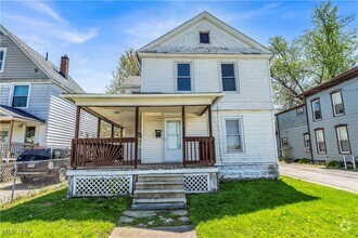 Building Photo - 352 7th St