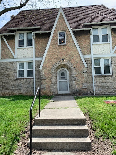 2374 Glenmawr - 2374 Glenmawr Ave