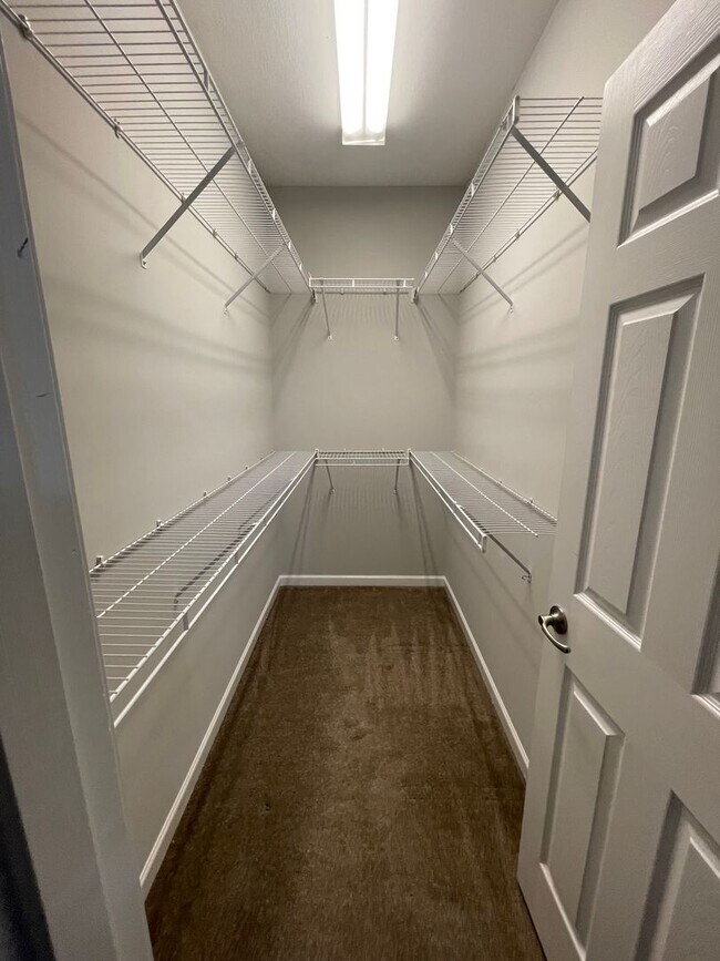 Building Photo - 7920 Ellisville Ln
