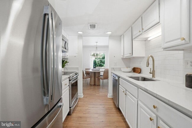 Foto del edificio - 1579 Poplar Grove Dr