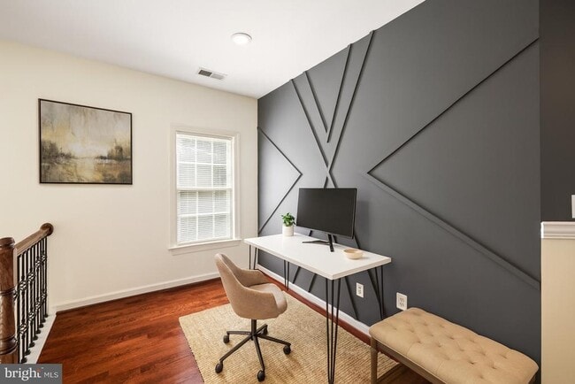 Building Photo - 730 Crisfield Way