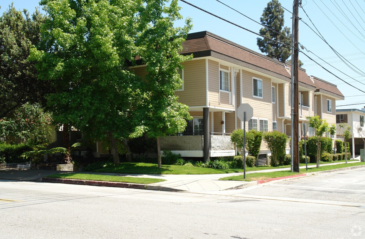 Primary Photo - 544 W Doran St