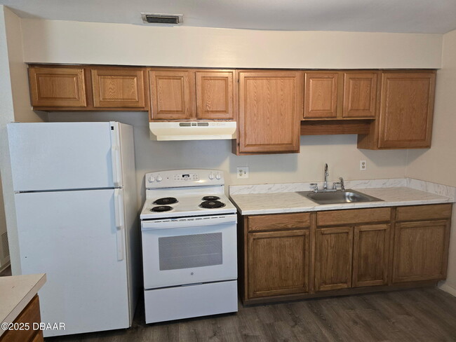 Building Photo - 146 Highland Ave