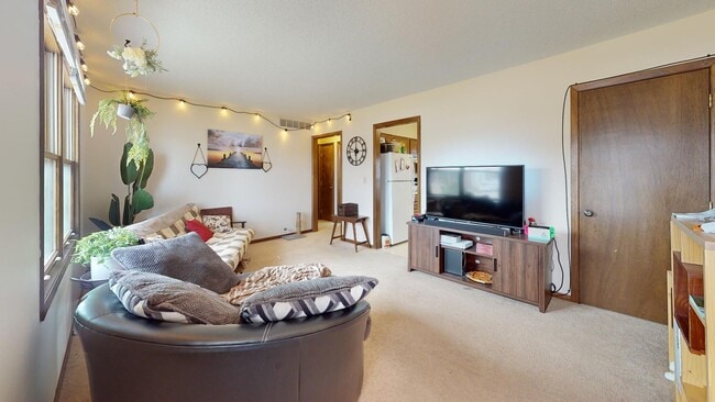 Building Photo - AVAILABLE AUGUST! 2317 Prairie View East