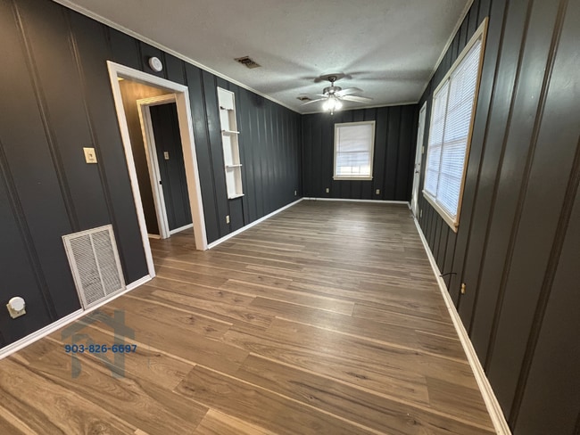 Building Photo - 403 W 41st St