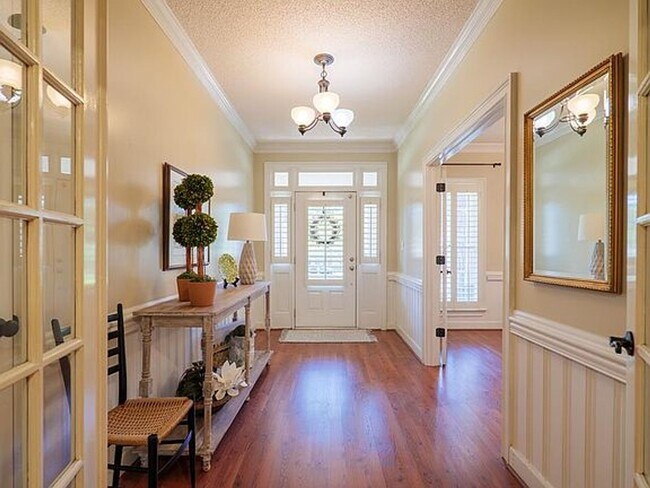 Foto del edificio - Spacious 4BR/3BA Family Home with Sunroom, Bonus Room & Fenced Yard!
