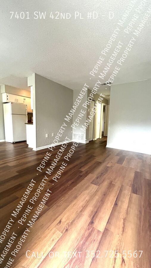 Building Photo - 7401 SW 42nd Pl