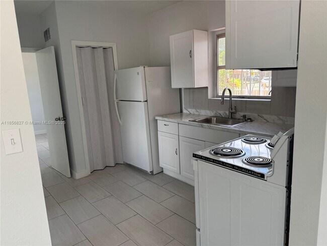 Foto del edificio - 1060 SW 29th Ave