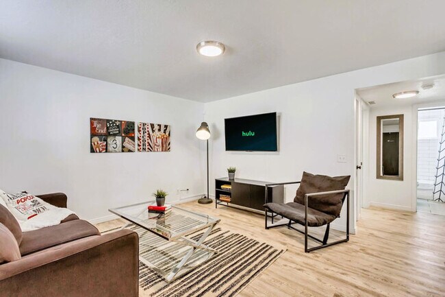 Foto del edificio - Near City Center - Full Kitchen - Fast Wi-Fi