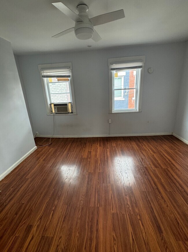Foto del edificio - 843 Blossom Wy