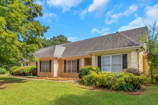 Building Photo - Don’t Miss This Beautiful 4BR/2BA Home wit...