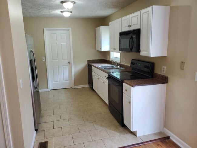 Building Photo - 8019 Gera Emma Dr