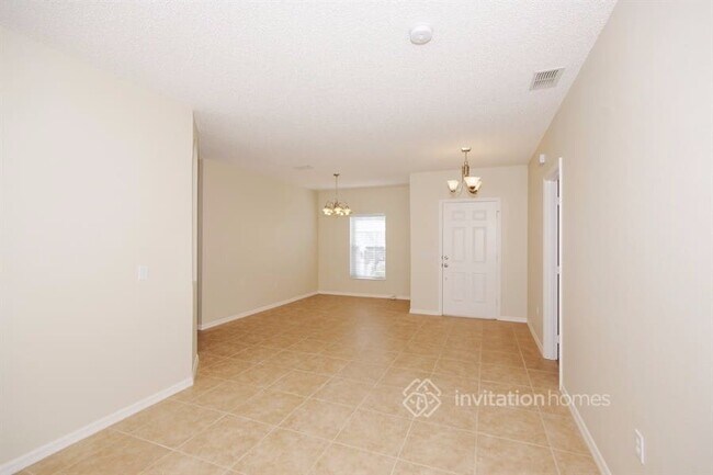 Building Photo - 627 Koala Ct