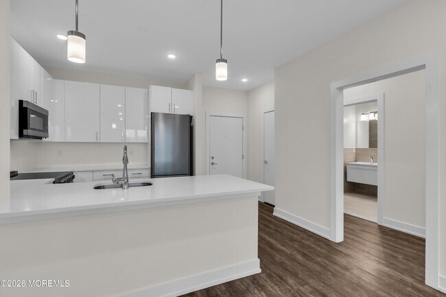 Building Photo - 521 Lakeview Ave