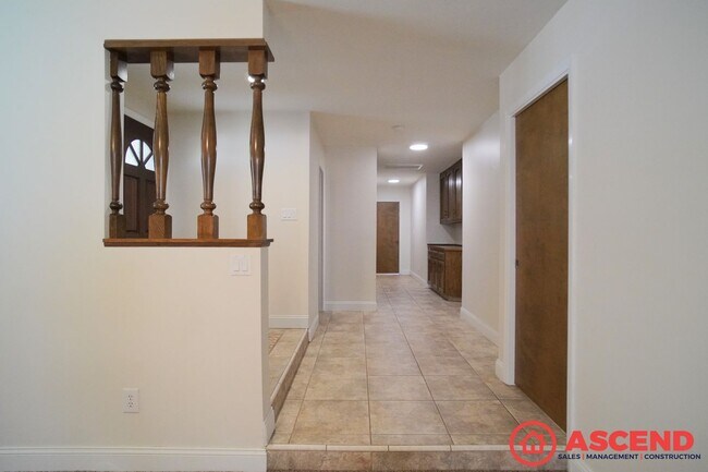 Building Photo - Gorgeous Northwest Bakersfield Home with H...