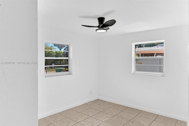 Building Photo - 4156 SW 49th Ct