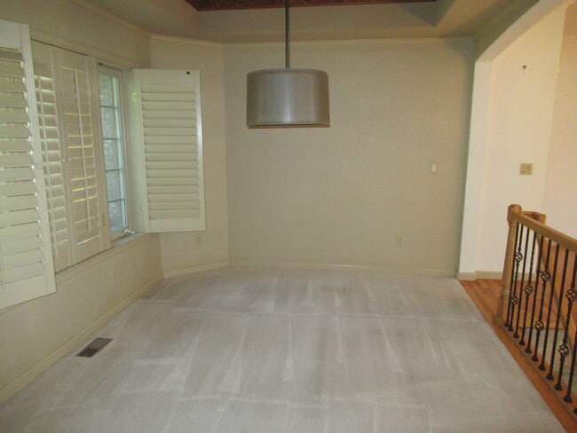 Building Photo - 215 Ellsworth St