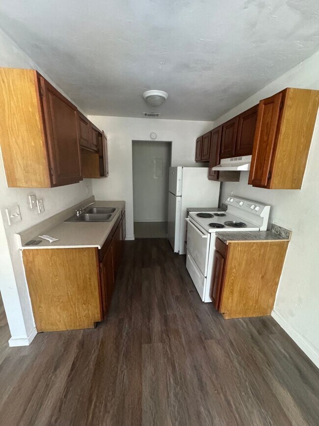 Building Photo - Spacious 2-Bedroom Duplex in Prime Gainesv...