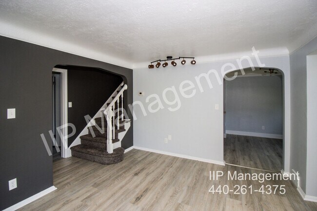 Building Photo - 4086 Hinsdale Rd