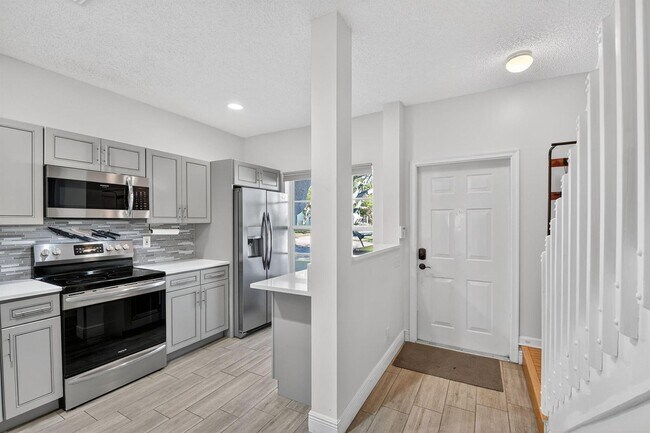 Foto del edificio - 5015 Palmbrooke Cir